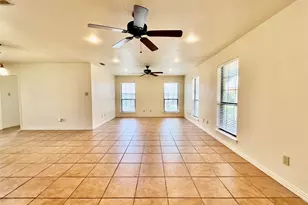 525 W Lloyd St, Krum, TX 76249 - Photo 2