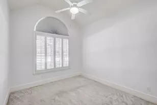 9718 Wolf Creek Dr, Irving, TX 75063 - Photo 18