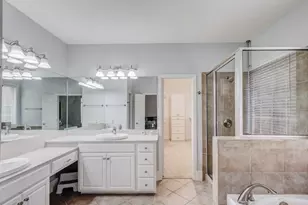 9718 Wolf Creek Dr, Irving, TX 75063 - Photo 10
