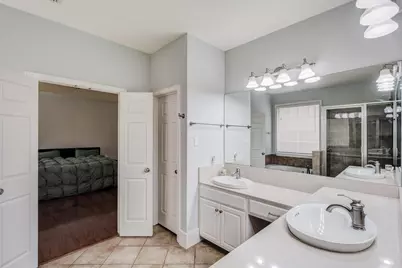 9718 Wolf Creek Drive, Irving, TX 75063 - Photo 12