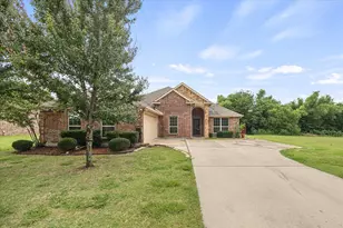 1409 Hiddencreek Dr, Royse City, TX 75189 - Photo 2
