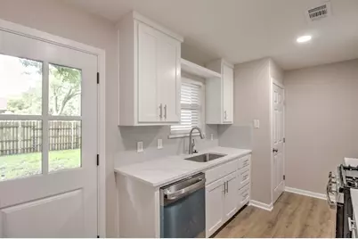 327 W McKinney Street, Pilot Point, TX 76258 - Photo 12
