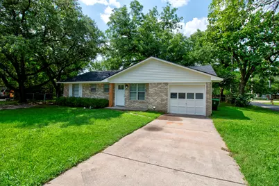 327 W McKinney Street, Pilot Point, TX 76258 - Photo 2