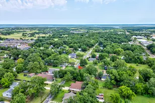 327 W McKinney St, Pilot Point, TX 76258 - Photo 28