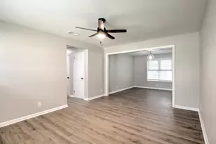 327 W McKinney St, Pilot Point, TX 76258 - Photo 6