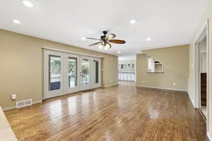610 S Manus Dr, Dallas, TX 75224 - Photo 16