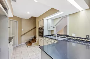 610 S Manus Dr, Dallas, TX 75224 - Photo 12