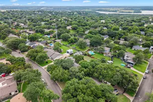 9913 Burgundy Ln, Woodway, TX 76712 - Photo 32