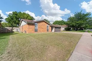 541 Sandra Ln, Burleson, TX 76028 - Photo 4
