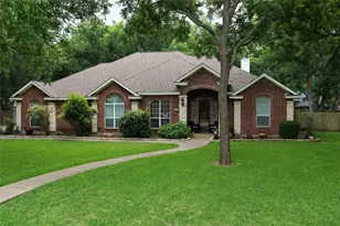 8803 Hampton South Ct, Granbury, TX 76049 - Photo 2