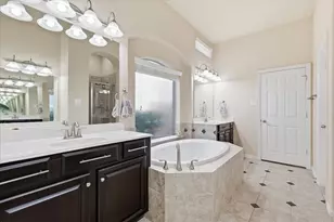 2427 Lismore Ln, Irving, TX 75063 - Photo 14