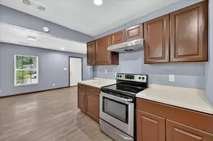601 Royal St, Cleburne, TX 76031 - Photo 8