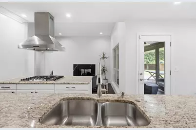 2626 Mariposa Circle, Plano, TX 75075 - Photo 10
