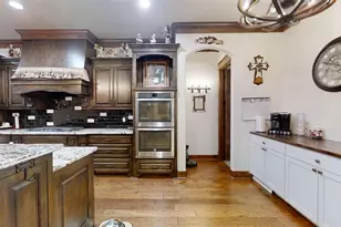 1012 Catalina Bay Blvd, Granbury, TX 76048 - Photo 8