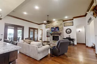 1012 Catalina Bay Blvd, Granbury, TX 76048 - Photo 4