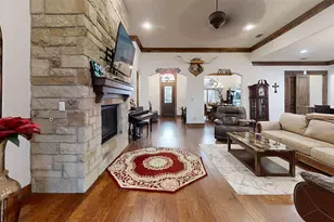 1012 Catalina Bay Blvd, Granbury, TX 76048 - Photo 6