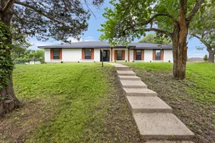 102 Pecan Ln, Oak Leaf, TX 75154 - Photo 1