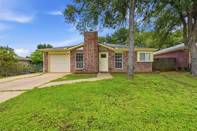 1122 Hidden Creek Drive, Mansfield, TX 76063 - Photo 2
