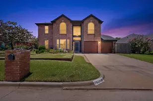 7929 Whispering Woods Ln, North Richland Hills, TX 76182 - Photo 2