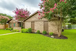 808 Sandhurst Dr, Plano, TX 75025 - Photo 2