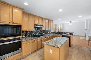 3926 Rolling Oaks Dr, Carrollton, TX 75007 - Photo 10