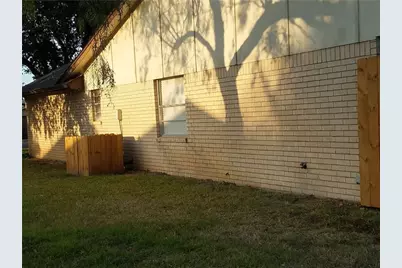 6919 W Cleburne Road, Fort Worth, TX 76133 - Photo 14
