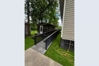 2918 South Avenue, West Orange, TX 77630 - Photo 2