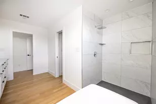 800 S Glasgow Dr, Dallas, TX 75223 - Photo 10