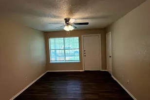 400 Blackwood St, Gainesville, TX 76240 - Photo 2