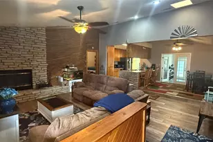 1356 Kerry Ln, Azle, TX 76020 - Photo 6