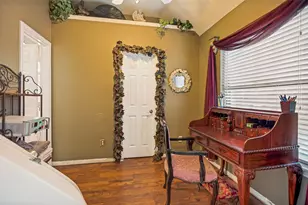 902 Granview Dr, Lewisville, TX 75067 - Photo 4
