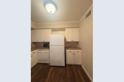 1300 Royal Oaks Drive, Waco, TX 76710 - Photo 6