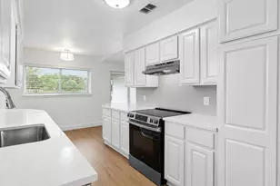 2512 Towerwood Dr, Carrollton, TX 75006 - Photo 6