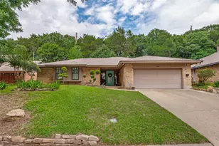 826 Cherlynne Dr, Cedar Hill, TX 75104 - Photo 2