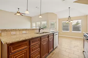 215 Newcastle St, Waxahachie, TX 75165 - Photo 10