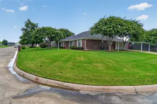 145 48th St SE, Paris, TX 75462 - Photo 2