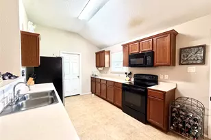 2005 Sabine Dr, Waco, TX 76708 - Photo 6