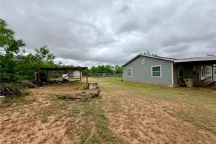 649 McCartney Ln, Tye, TX 79563 - Photo 4
