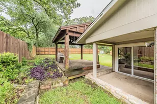 303 Shelmar Dr, Euless, TX 76039 - Photo 32