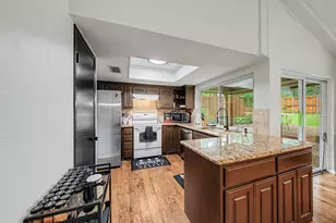 303 Shelmar Dr, Euless, TX 76039 - Photo 14