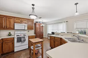 5002 Bayberry Dr, Arlington, TX 76017 - Photo 4