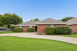 301 Southlake Dr, Forney, TX 75126 - Photo 2