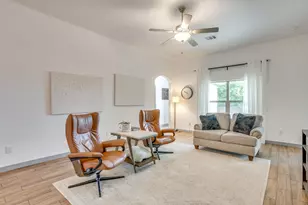 7529 Pleasant Oaks St, Fort Worth, TX 76120 - Photo 8