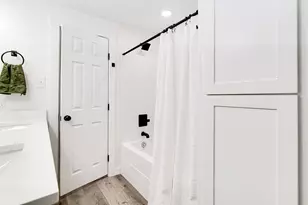 904 S Anglin St, Cleburne, TX 76031 - Photo 22