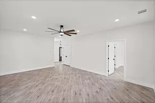 2408 Creek Dr, Granbury, TX 76048 - Photo 10