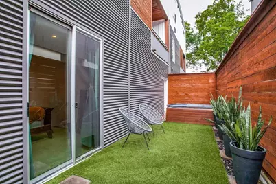 4401 Roseland Avenue #B, Dallas, TX 75204 - Photo 12