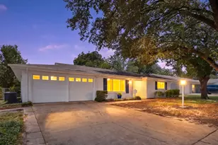 216 Bellvue Dr, Fort Worth, TX 76134 - Photo 2