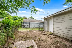 1815 W Brooklyn Ave, Dallas, TX 75208 - Photo 30