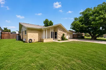 2102 Jeannette Court, Arlington, TX 76010 - Photo 4