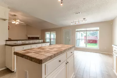 633 Manchester Drive, Mansfield, TX 76063 - Photo 4
